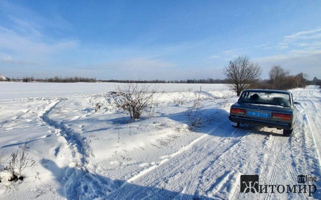 Поблизу одного із сіл місцевої громади житель Коростеня систематично демонтував кабель з підземної лінії. ФОТО