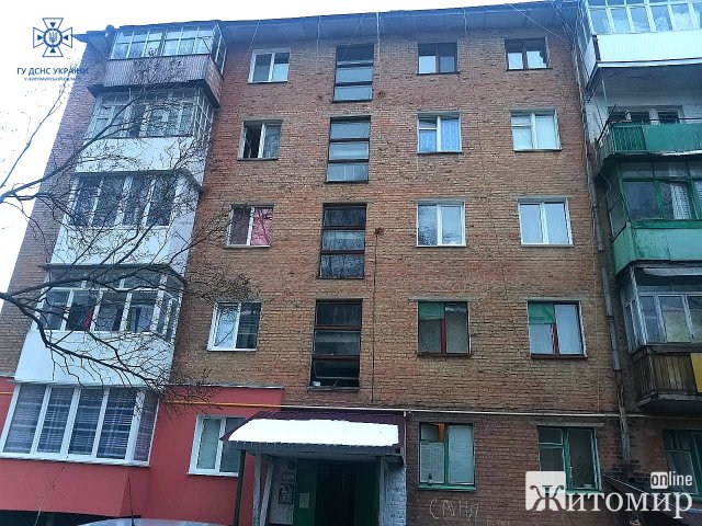 У Звягелі під час пожежі врятували 49-річного чоловіка. ФОТО