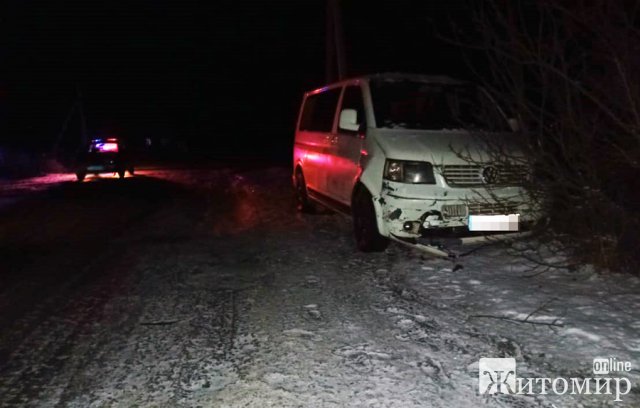 У селі Баранівської громади Volkswagen в’їхав у Renault: постраждала 38-річна пасажирка. ФОТО
