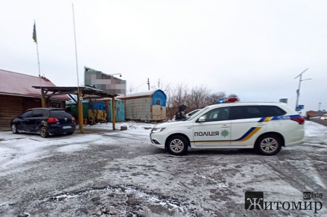 Неподалік Житомира поліцейські зупинили Volkswagen: водій був без посвідчення та п