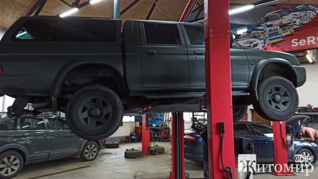 Син загиблого селищного голови Довбиша збирає кошти та відправляє авто на передову. ФОТО