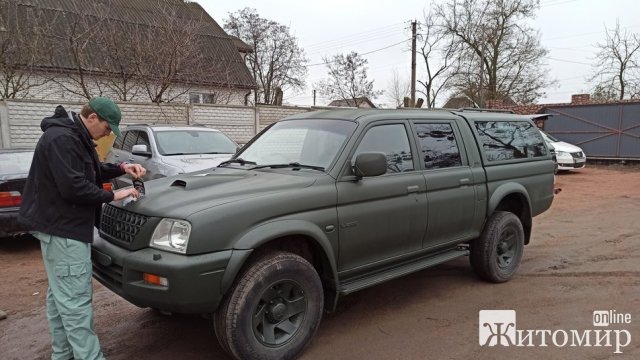 Син загиблого селищного голови Довбиша збирає кошти та відправляє авто на передову. ФОТО