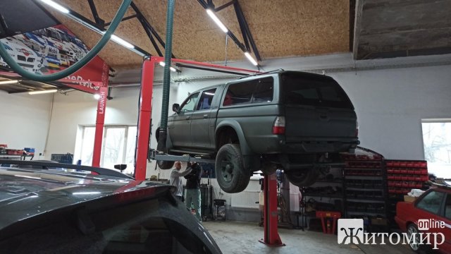 Син загиблого селищного голови Довбиша збирає кошти та відправляє авто на передову. ФОТО