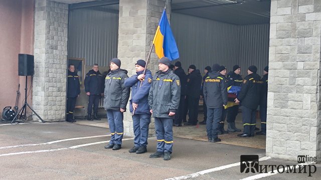 Як у Житомирі прощались з трьома рятувальниками, які загинули під час розмінування в Херсонській області. ФОТО