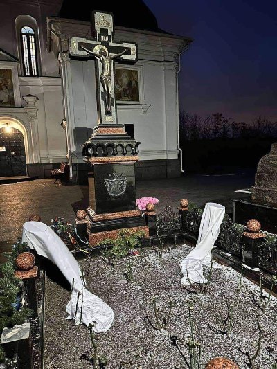 Спалені клобуки на могилі в Лаврі. Хто і навіщо займається православним шаманізмом? Спалені клобуки на могилі в Лаврі. Хто і навіщо займається православним шаманізмом?