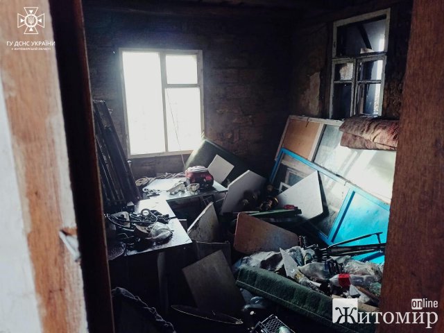 У селищі Житомирської області під час ліквідації пожежі виявили тіло 24-річного чоловіка. ФОТО