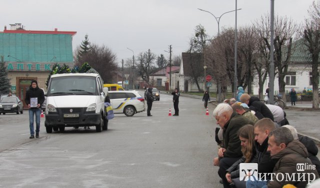 На Малинщині прощались з військовим Миколою Сотніченком, який загинув під Ізюмом в серпні. ФОТО