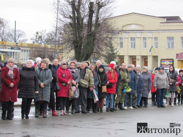 На Малинщині прощались з військовим Миколою Сотніченком, який загинув під Ізюмом в серпні. ФОТО