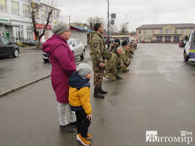 На Малинщині прощались з військовим Миколою Сотніченком, який загинув під Ізюмом в серпні. ФОТО