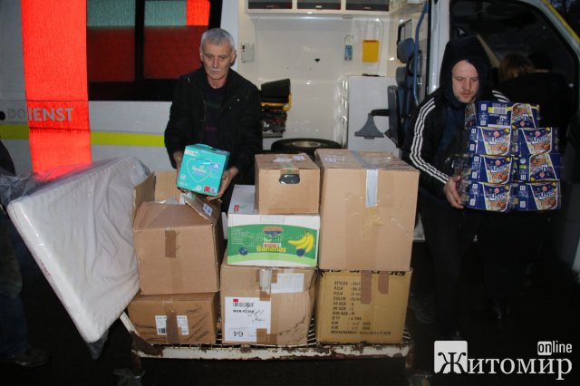 Житомирська дитяча лікарня отримала автомобіль Швидкої допомоги від українців у Австрії. ФОТО