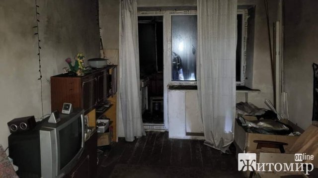 У квартирі багатоповерхівки в Овручі на пожежі загинув чоловік. ФОТО
