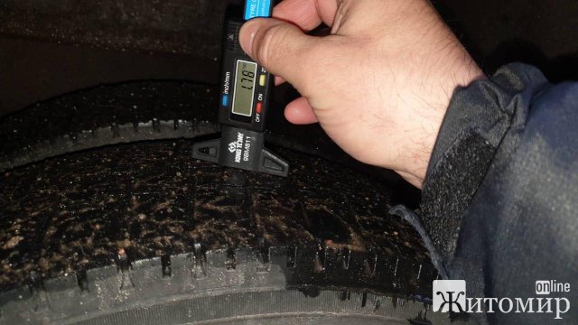 У Житомирі патрульні з Укртрансбезпекою перевіряли громадський транспорт. ФОТО