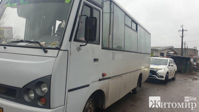 У Житомирі патрульні з Укртрансбезпекою перевіряли громадський транспорт. ФОТО
