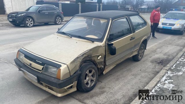 У Звягелі зіштовхнулись KІА та ВАЗ, який потім заїхав у паркан на кладовищі: обидва водії були п