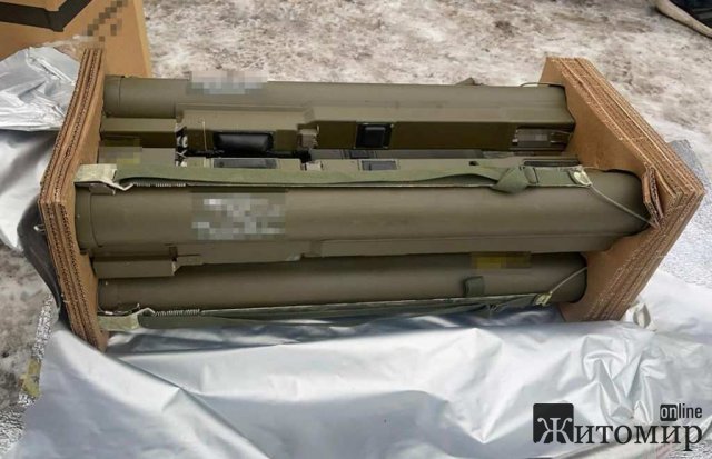 На Коростенщині у домоволодінні 44-річного чоловіка поліцейські знайшли гранатомети, міни, автомати та вибухівку. ФОТО