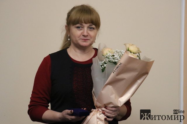 Завідувачку кафедри української мови ЖДУ ім. І. Франка Галину Гримашевич нагородили годинником міського голови. ФОТО