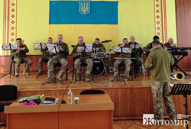 До Пулинської громади з концертом завітав оркестр житомирської 95-ї ОДШБр