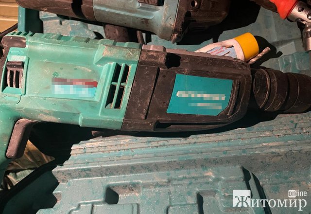 На Звягельщині викрили чоловіка, який виніс з чужого домоволодіння електроінструменти. ФОТО