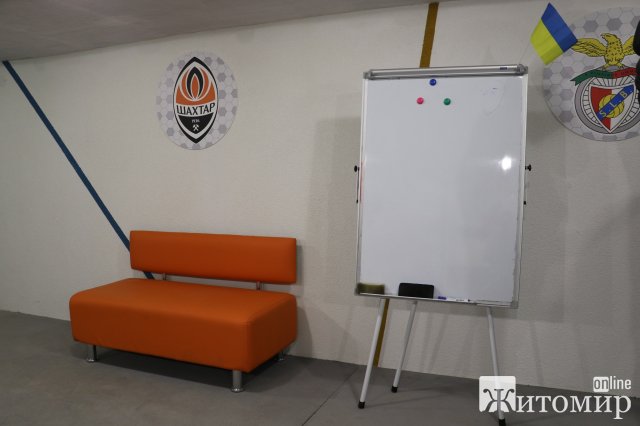 Для школярів та дошкільнят у Житомирі зробили ще одне укриття. ФОТО
