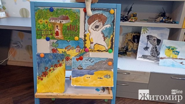 Чотирирічний Матвій із Житомира продав свою картину на аукціоні, а виручені гроші передав на ЗСУ. ФОТО