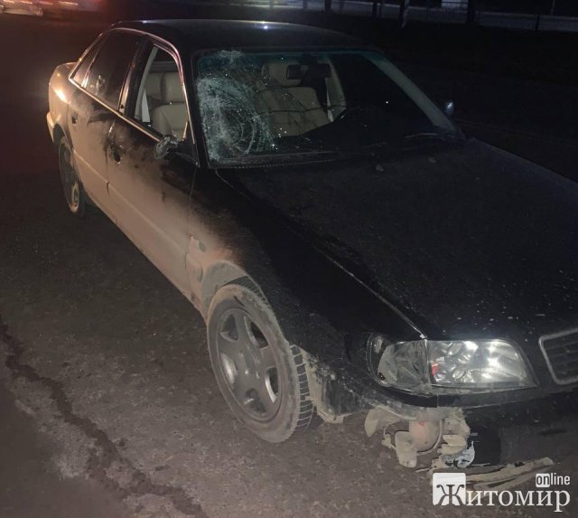 На автодорозі біля Житомира Audi збив пішохода, чоловік загинув. ФОТО