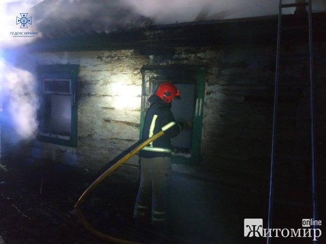 Минулої доби на Житомирщині рятувальники ліквідовували пожежу на сміттєзвалищі та гасили пожежу в будинку. ФОТО