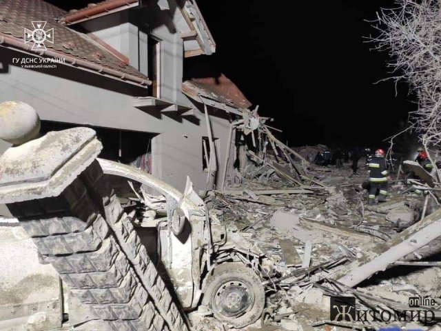 На Львівщині ракета впала у житловій зоні: четверо загиблих. ФОТО
