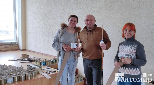 Житомирський водоканал передав військовим 500 окопних свічок. ФОТО