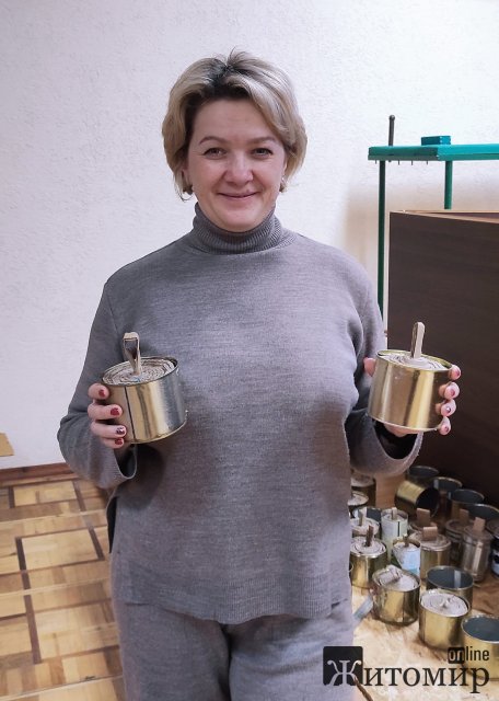 Житомирський водоканал передав військовим 500 окопних свічок. ФОТО
