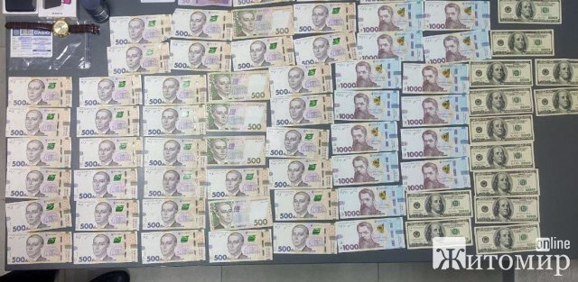 Почаркував та лишився майже 200 тис. грн: у Житомирі затримали чоловіка, який "спустошив" банківський рахунок "товариша". ФОТО
