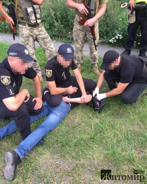 У Львові звягельські поліцейські затримали наркозбутчика: у нього виявили амфетаміну на суму 2,5 млн грн. ФОТО