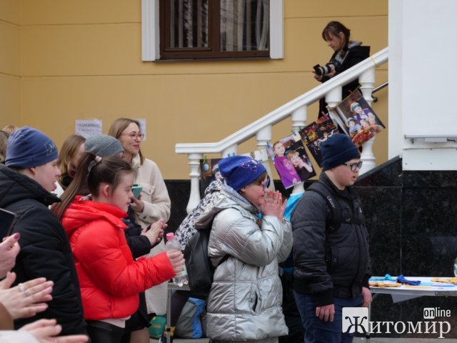 На Михайлівській в Житомирі відбулась «Акція на підтримку дітей з синдромом Дауна». ФОТО