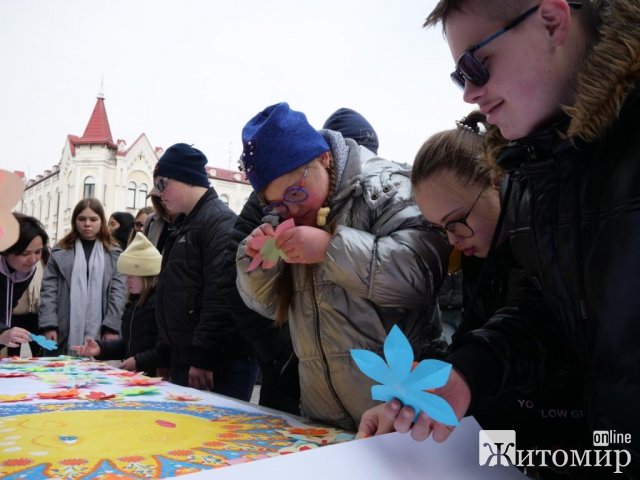 На Михайлівській в Житомирі відбулась «Акція на підтримку дітей з синдромом Дауна». ФОТО