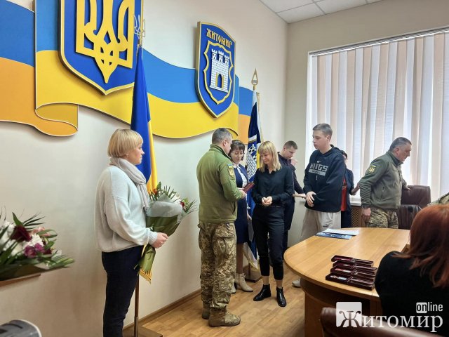 У Житомирі рідні загиблих Героїв отримали їх посмертні нагороди. ФОТО