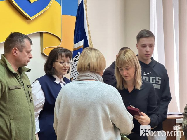 У Житомирі рідні загиблих Героїв отримали їх посмертні нагороди. ФОТО