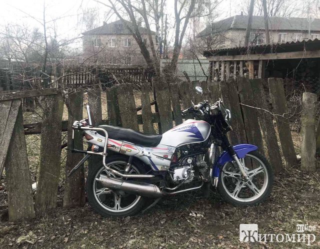 У місті Житомирської області двоє хлопців побили пенсіонера, а потім відібрали мопед. ФОТО