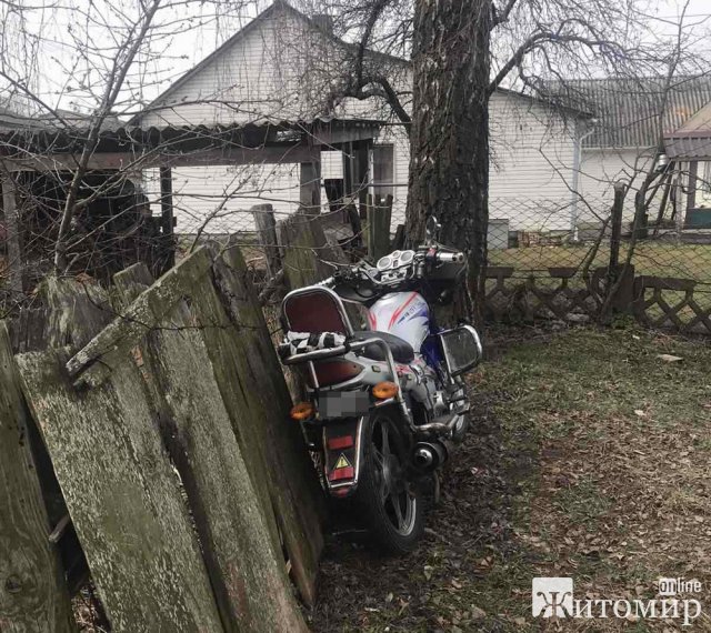 У місті Житомирської області двоє хлопців побили пенсіонера, а потім відібрали мопед. ФОТО
