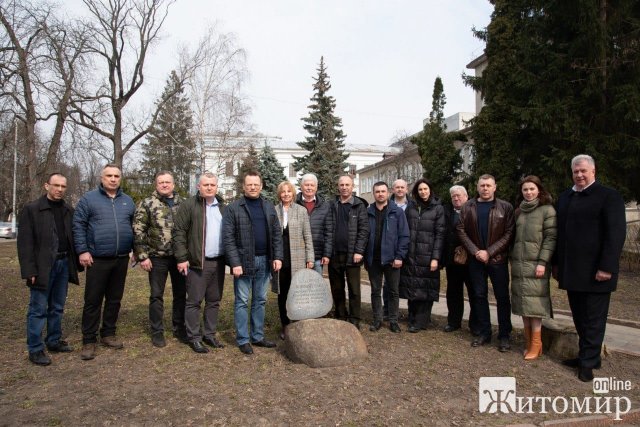 На базі теплиці Поліського національного університету в Житомирі студенти висіяли насіння 12 видів деревних рослин. ФОТО