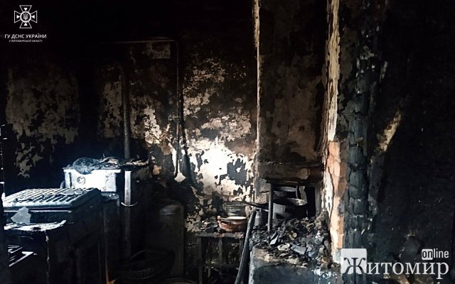 На півночі Житомирщини через "пралку" горів будинок: чоловік допоміг дружині та двом дітям покинути приміщення. ФОТО