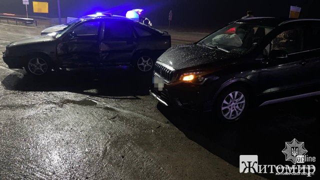 Патрульні розповіли про дві ДТП на трасах області та одну в Житомирі. ФОТО