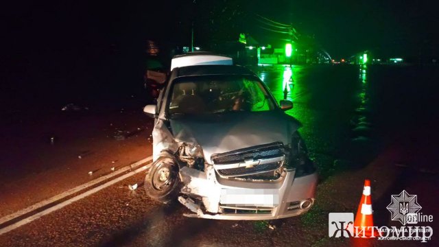Патрульні розповіли про дві ДТП на трасах області та одну в Житомирі. ФОТО