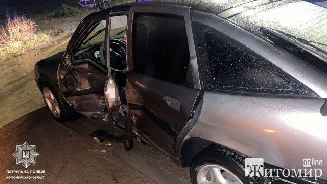 Патрульні розповіли про дві ДТП на трасах області та одну в Житомирі. ФОТО