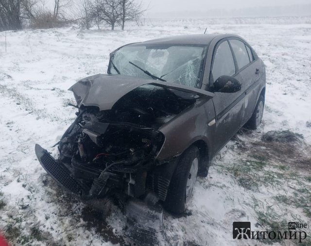 На Житомирщині зіштовхнулись Hyundai та Renault: травмувалися троє людей, серед них – 9-річна дитина