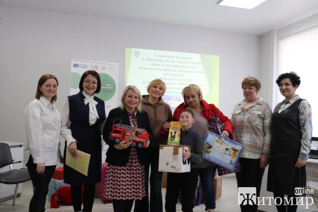 Житомирські діти-сироти отримали подарунки від австрійських родин. ФОТО
