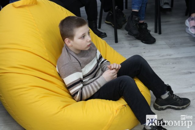 Житомирські діти-сироти отримали подарунки від австрійських родин. ФОТО