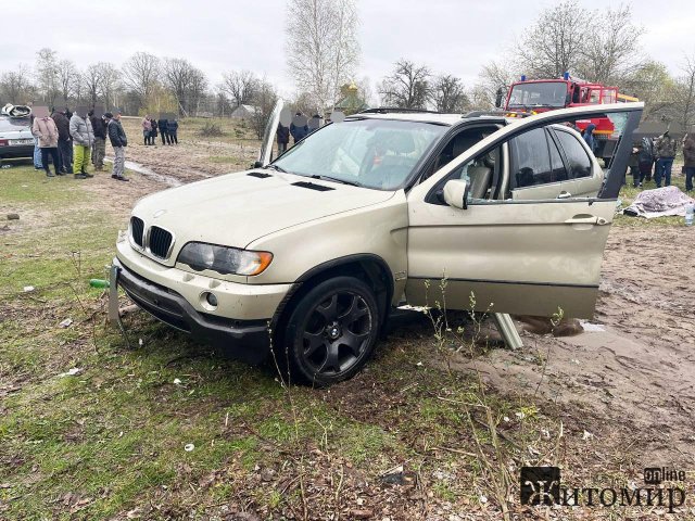 На Рівненщині у Великдень авто з’їхало в озеро, загинули двоє людей. ФОТО
