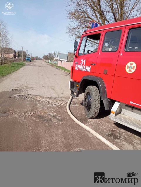 Минулої доби рятувальники Житомирщини відкачували воду з підвального приміщення ліцею. ФОТО