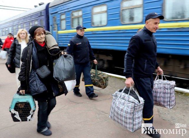 До Житомирської області прибув ще один потяг із евакуйованими жителями Донеччини. ФОТО