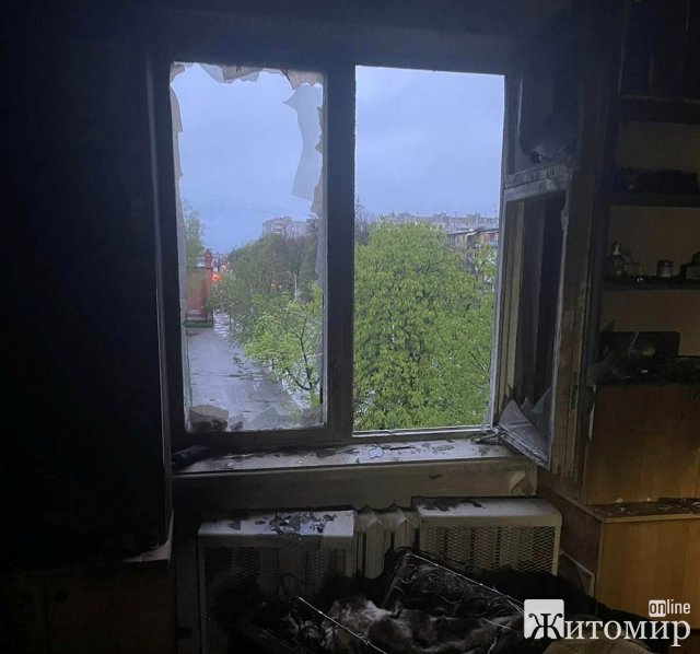 На Небесній сотні в Житомирі горіла квартира у п’ятиповерхівці: рятувальники виявили тіло чоловіка. ФОТО