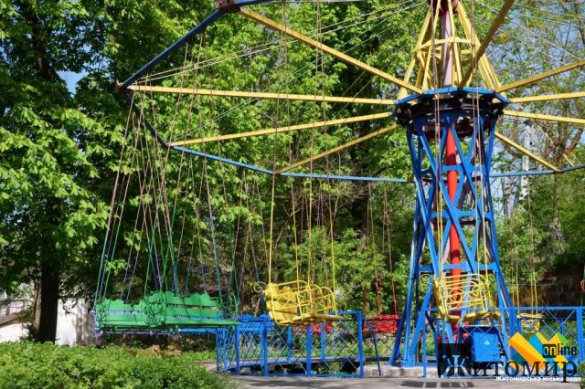 У житомирському парку розпочався сезон атракціонів. ФОТО